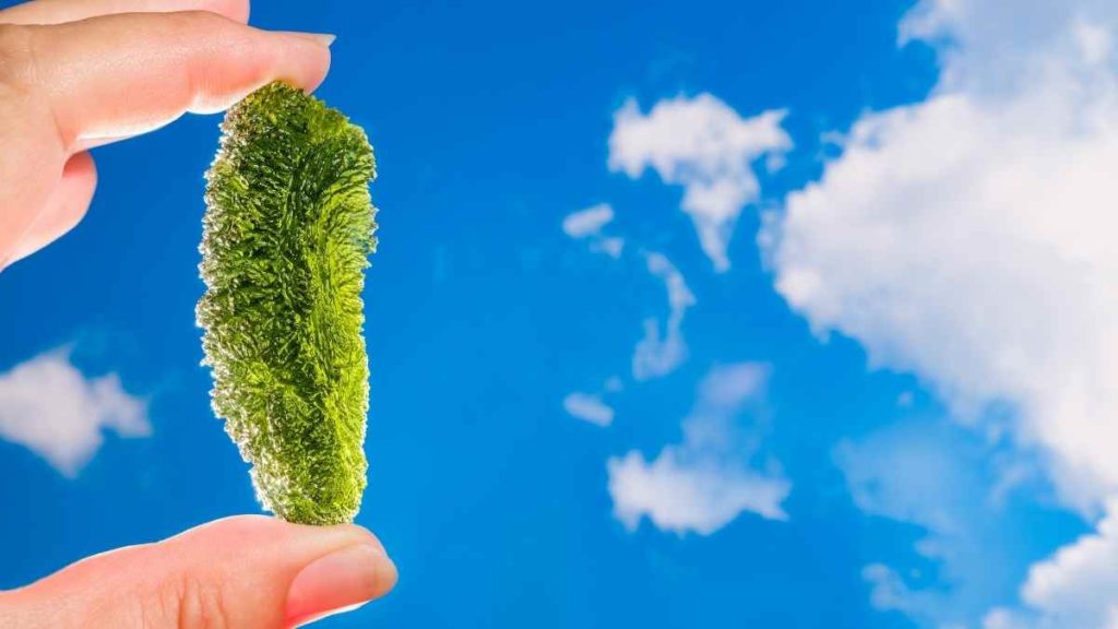 How to activate moldavite stone