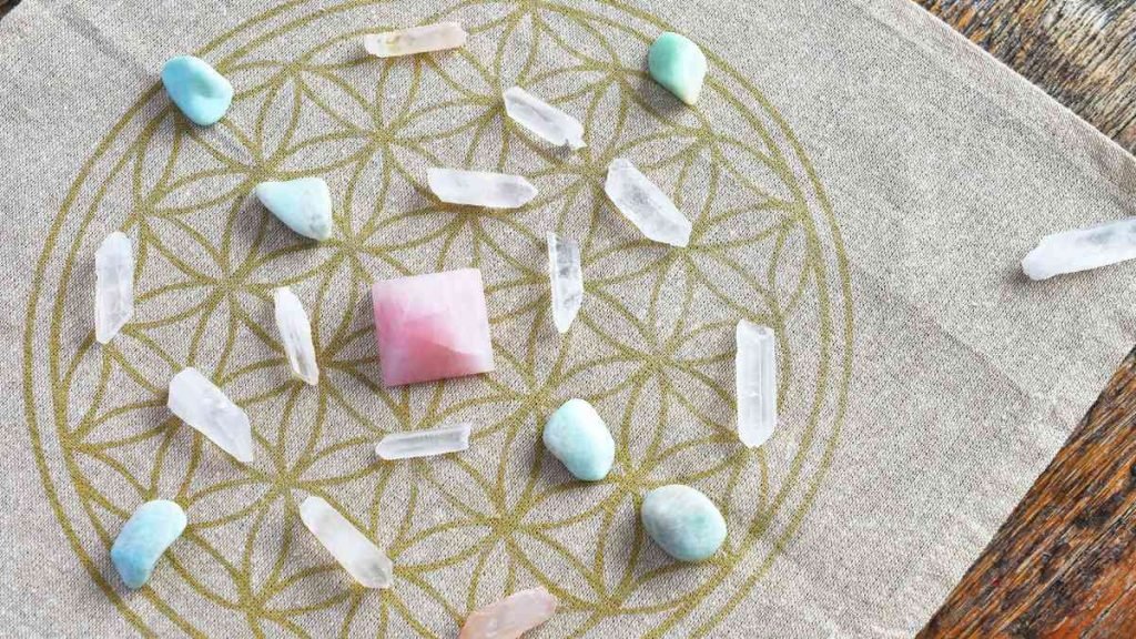 Crystal Grids for Beginners | CrystalsAlchemy