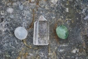 Clear Quartz vs Selenite: Which Is the Better Cleanser?